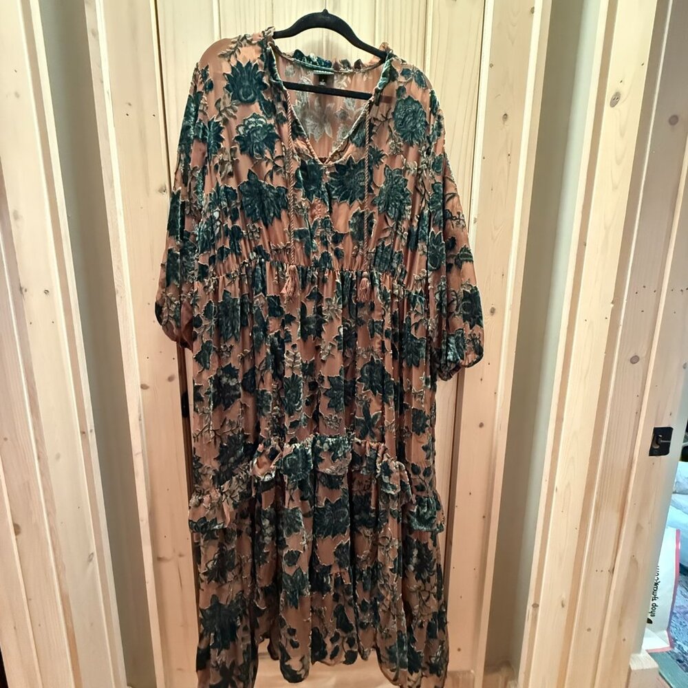Torrid Velvet Burnout Ruffle Dress, Green/Tan, Size 3 (3X, 22/24) - Picture 5 of 11